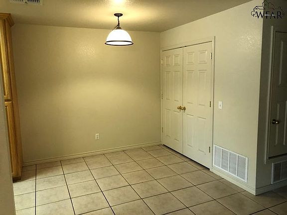 5th image of 621 W Magnolia Ave APT A
