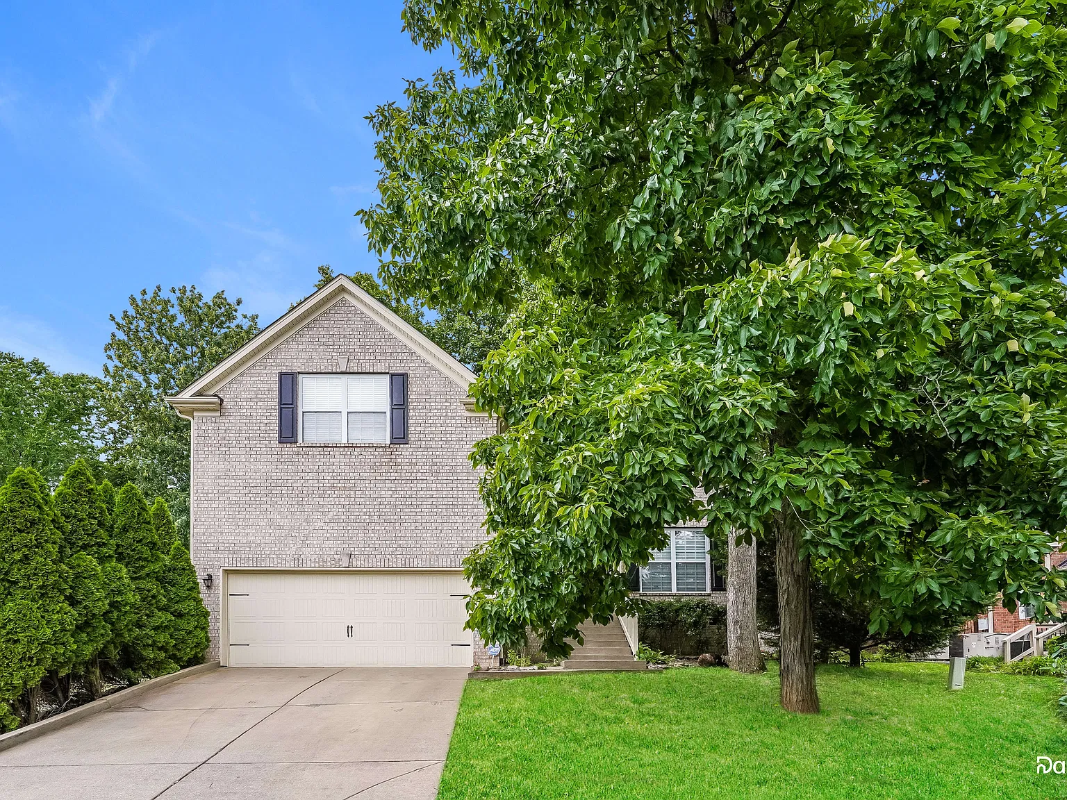 3 bed, 2.5 bath, 2090 sqft, $2,310 — Photo 1