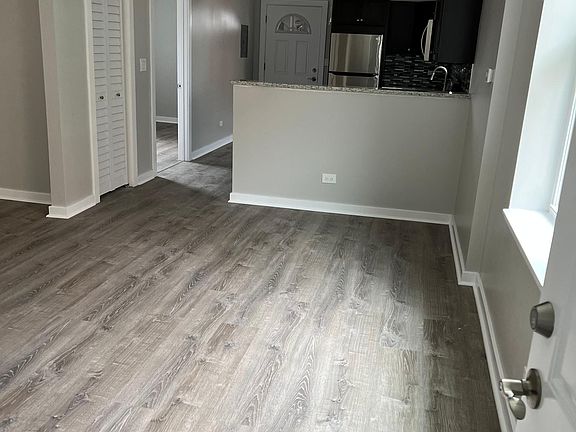 4th image of 3239 S Emerald Ave #1