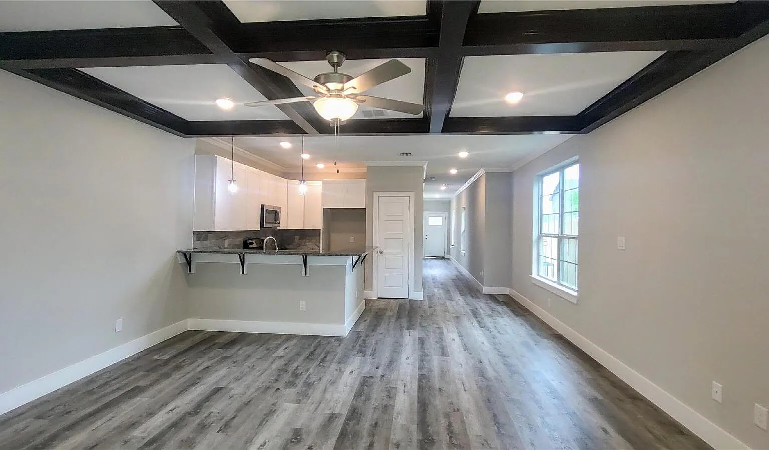 3 bed, 2.5 bath, 1589 sqft, $1,900 — Photo 4