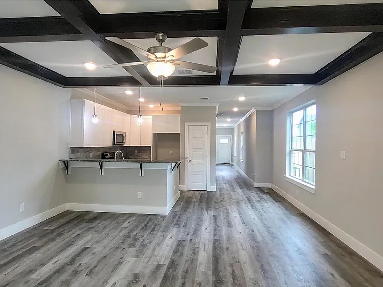 1705 Ash Crescent St — Photo 4