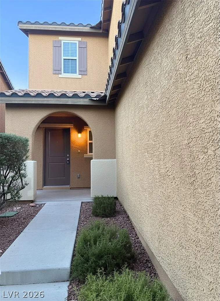 3 bed, 2.5 bath, 1768 sqft, $2,200 — Photo 3