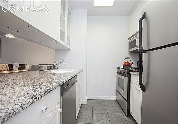 2nd image of 1 Irving Pl APT P7o