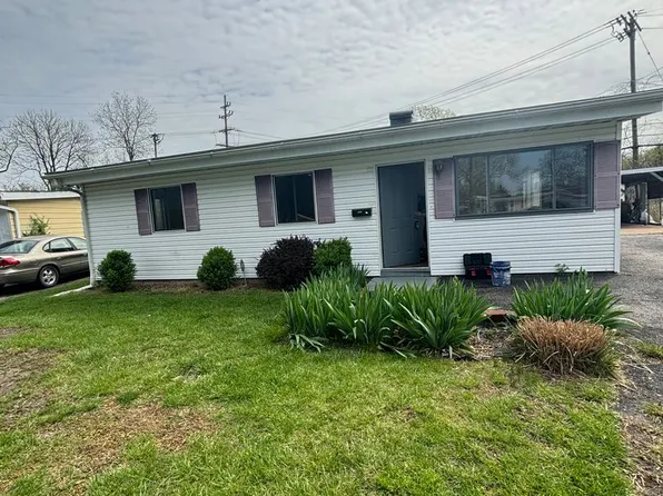 500 Saint Barbara Ln, Cahokia, IL 62206