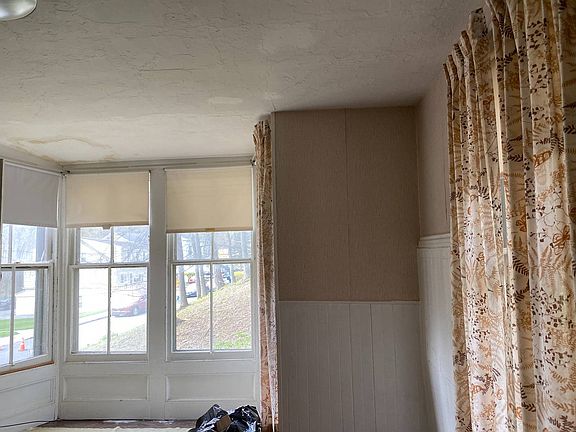 4th image of 33 Vineyard Ave