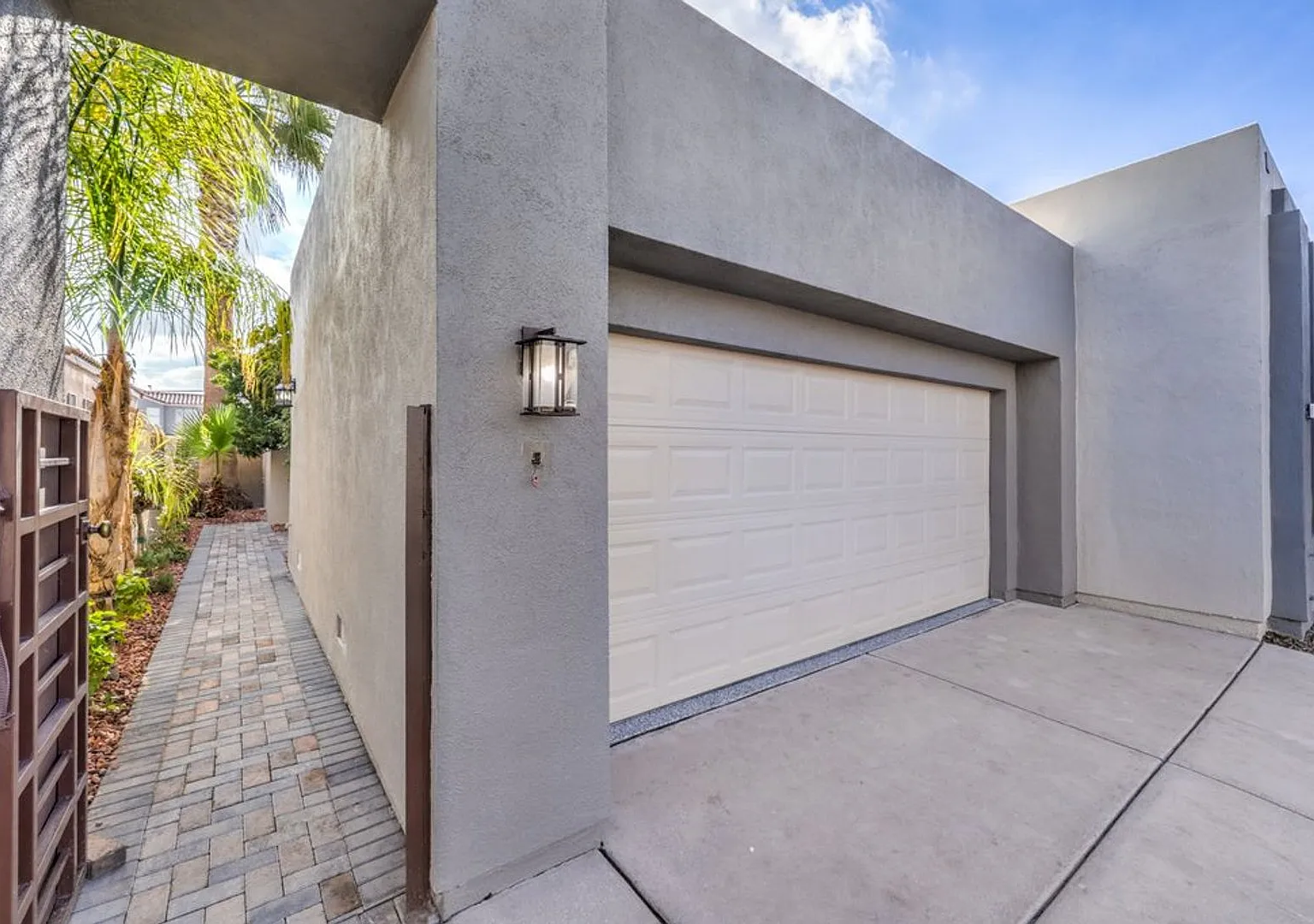 Stunning Single-Story Corner Unit in Gated Community Prime Las Vegas Location — Photo 3