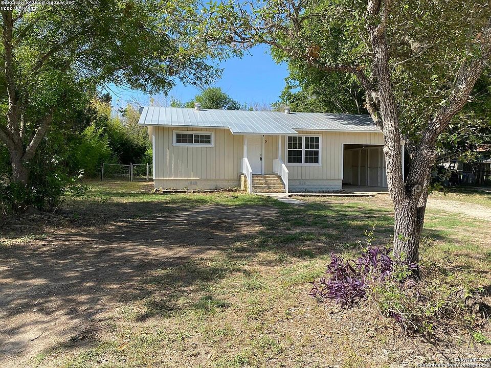 1st image of 5 LAS PALMAS LN