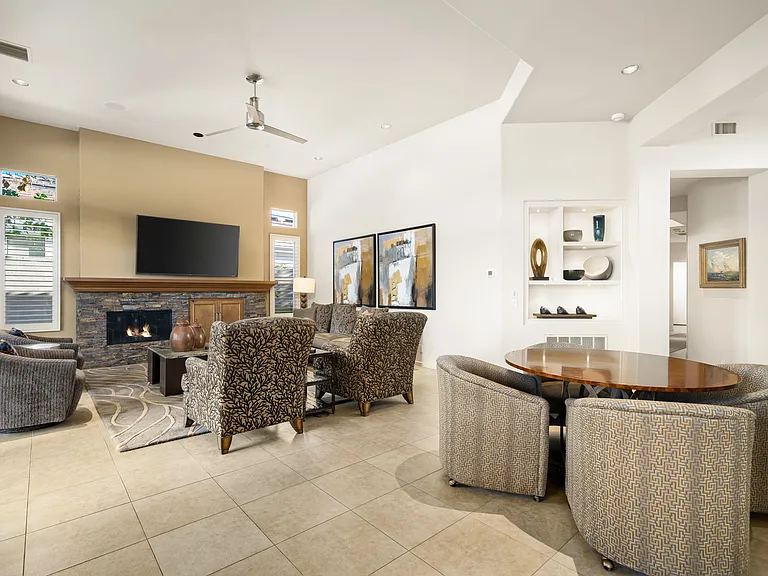 293 Desert Holly Dr — Photo 6