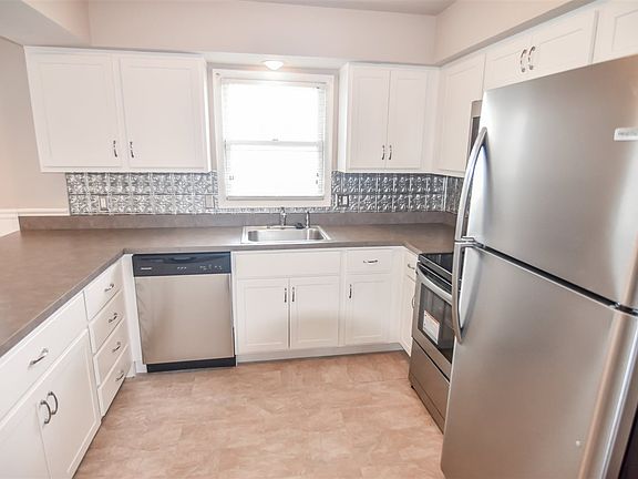 4th image of 111 S Weber Dr