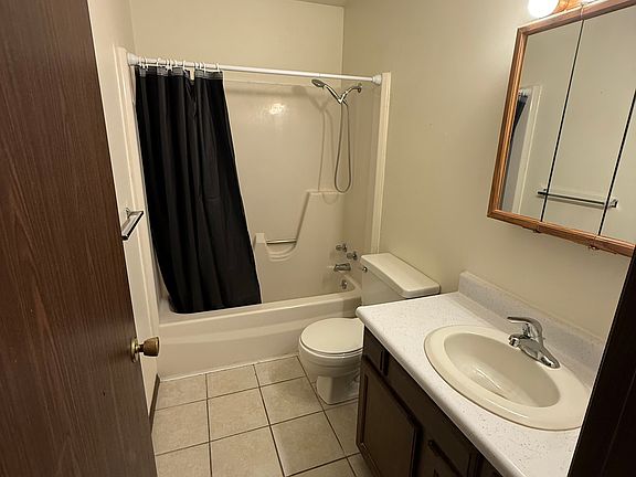 4th image of 321 W 4th St #8