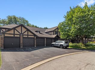 850 Sheldon Ct APT D, Wheaton, IL 60189