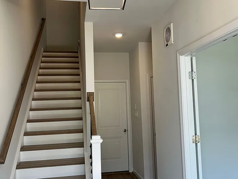 101 Avenda Ln — Photo 3