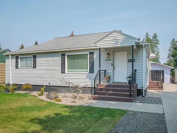 4th image of 1323 E 41st Ave