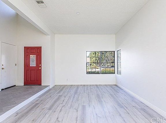 4th image of 23650 Arminta St
