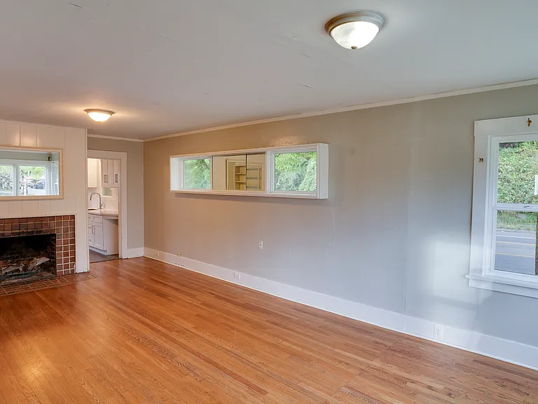 2718 E Fir St — Photo 4