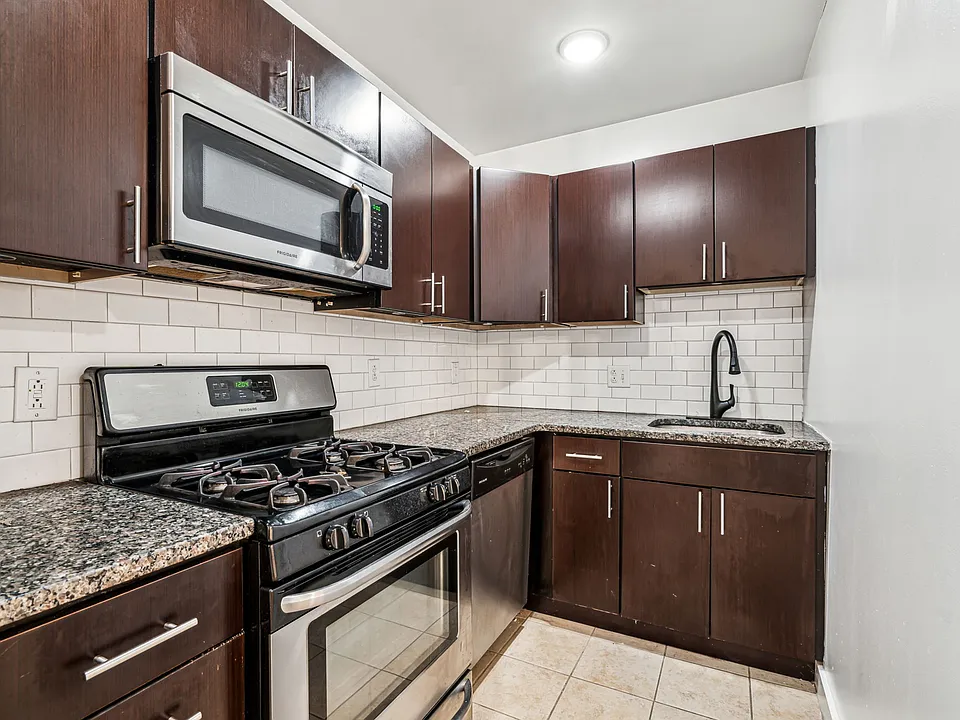 3010-3044 & 3118 Richmond St #1