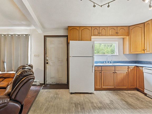 4th image of 1111 Meadow Rue Ave