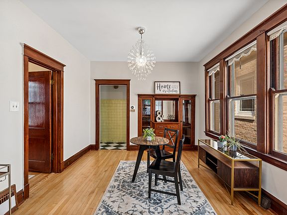 5th image of 2722 Cuyler Ave