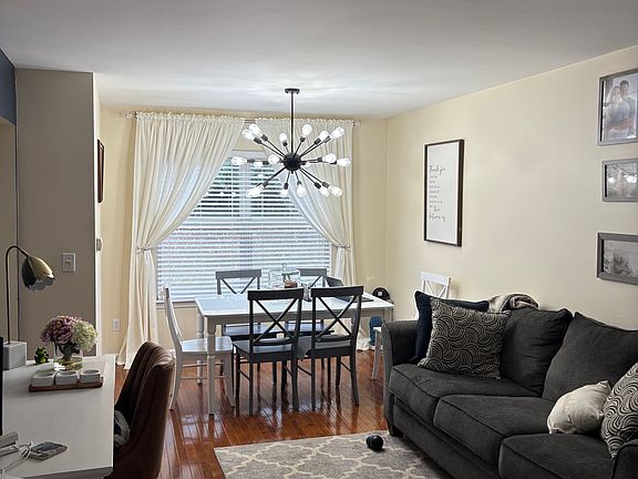 4th image of 35229 Pennington Dr