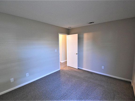 3rd image of 1057 Sunbrook Dr
