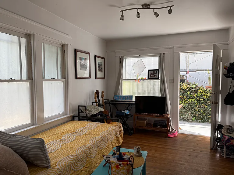 29 1/2 Paloma Ave — Photo 7