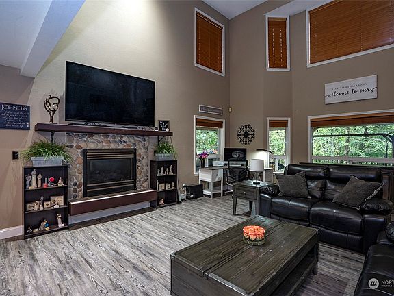 3rd image of 4712 SE Black Swan Lane