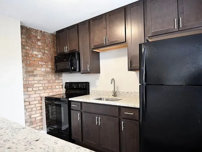 124 N Eddy St — Photo 5