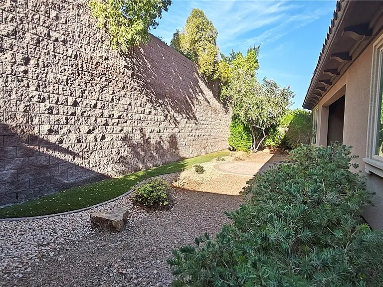 2868 Josephine Dr — Photo 50