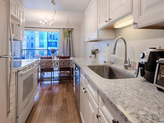 4th image of 805 29th St #312