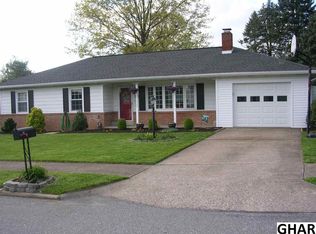 25 Greenbriar Ln, Dillsburg, PA 17019