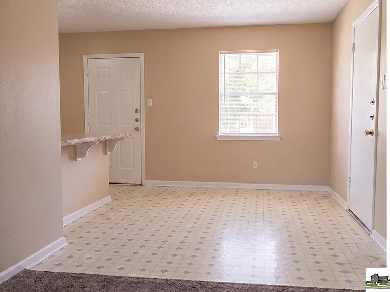 705 Traci Dr — Photo 5