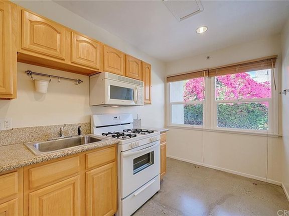 4th image of 2235 1/2 Laverna Ave