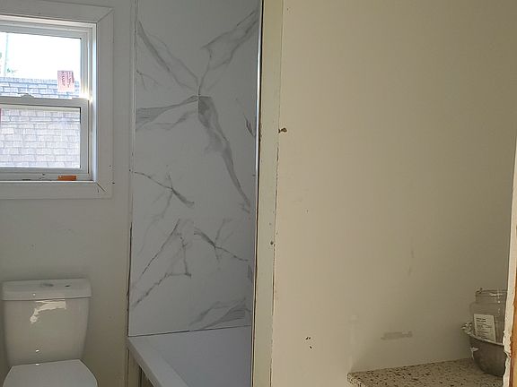 5th image of 62 Currie St