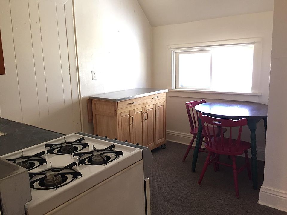 2nd image of 1018 Quincy St APT 2