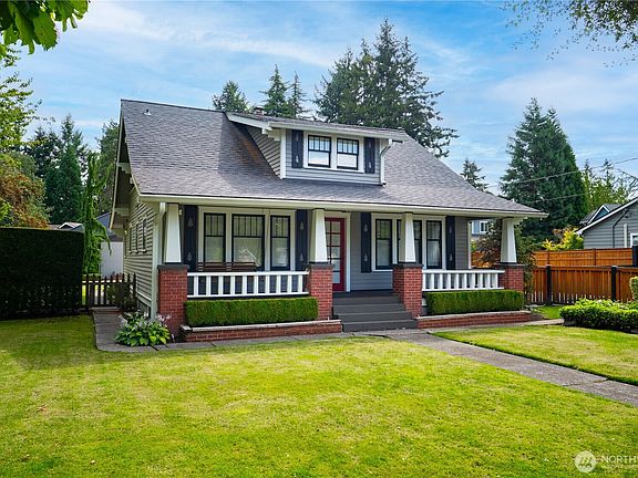 2nd image of 527 17th Street SE