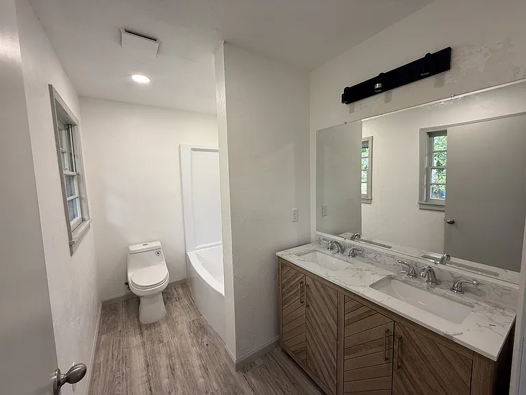 136 N Crownpoint Dr — Photo 7