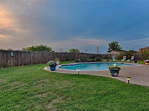 4th image of 637 Almandora Dr