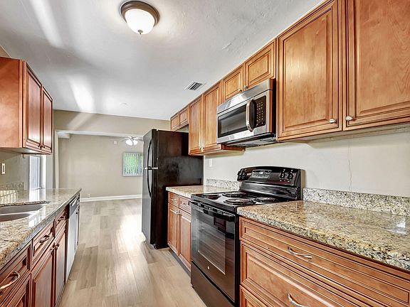 5th image of 831 Evergreen Drive