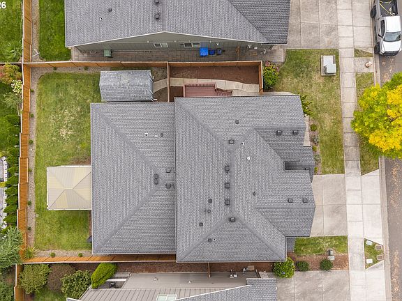 4th image of 4128 SW Emerald Ave