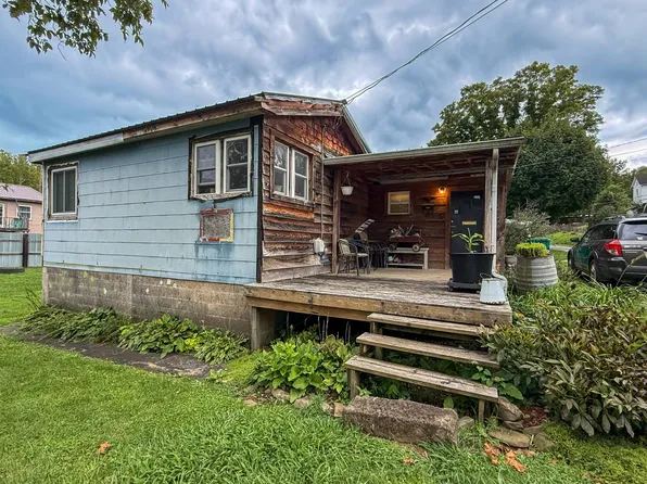 208 S Chestnut St, Sutton, WV 26601