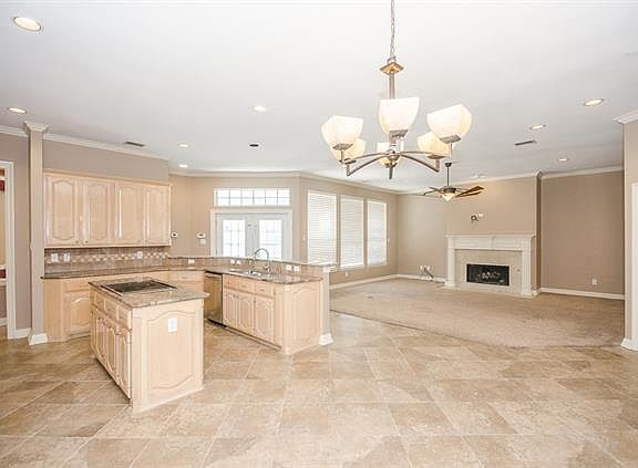 2nd image of 2206 Club Creek Cir