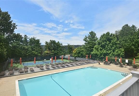 5th image of 154 Winchester Dr