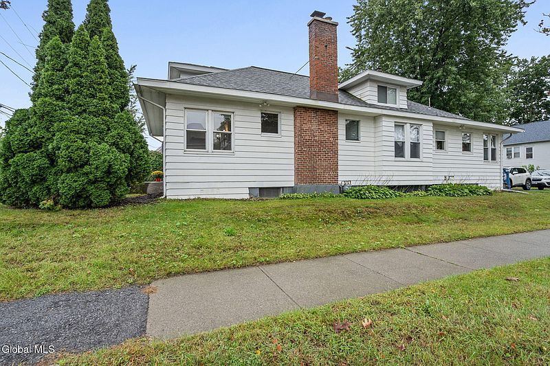 3rd image of 974 Washington Avenue