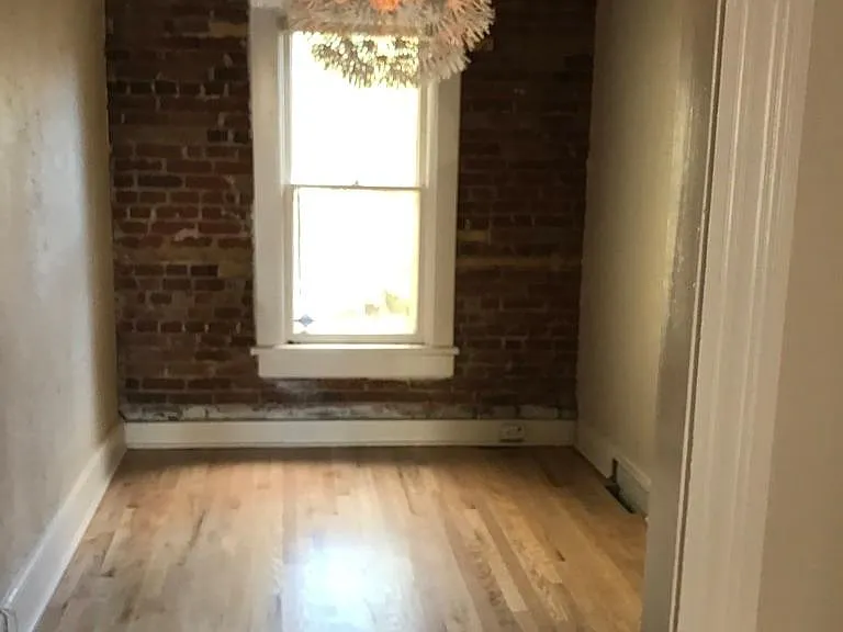 Side room off dining, basement access door.