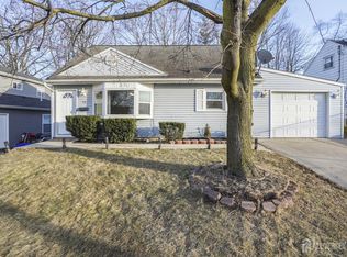 48 Pinetree Dr, Parlin, NJ 08859