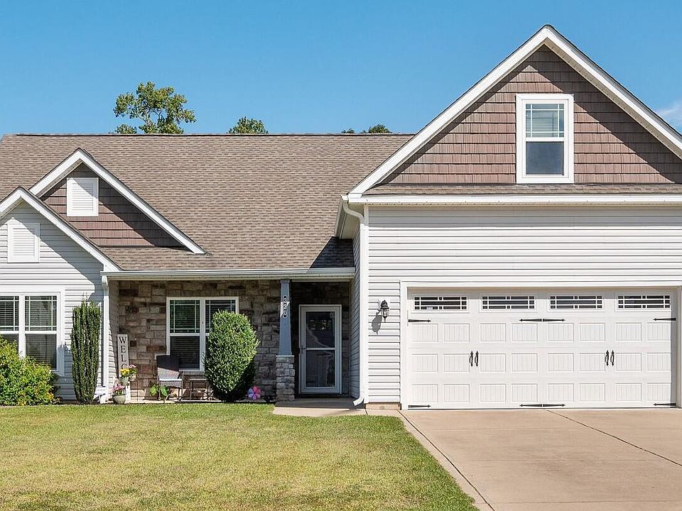 1st image of 330 Avery Pond Dr