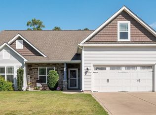 330 Avery Pond Dr, Fuquay Varina, NC 27526