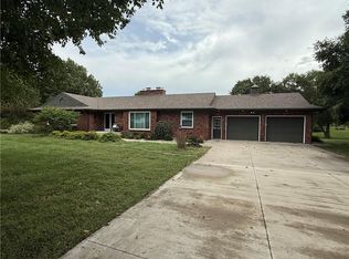 1211 N 6th St, Hiawatha, KS 66434