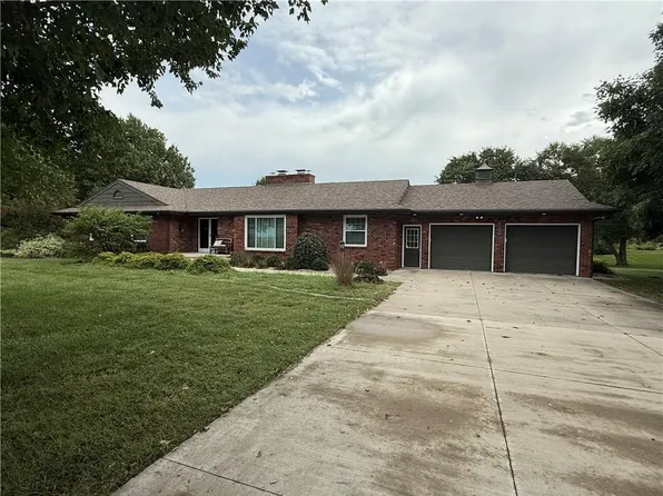 1211 N 6th St, Hiawatha, KS 66434