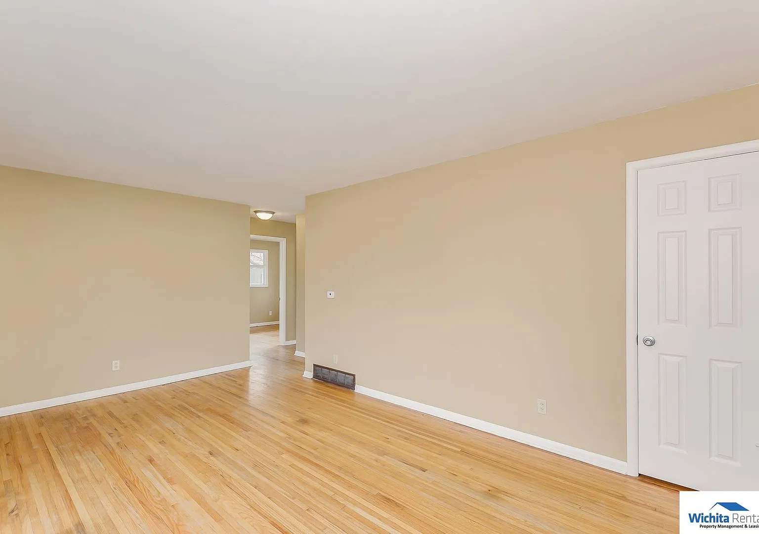 2 bedroom duplex with bonus room — Photo 3